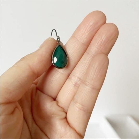 NWT Adornia Onyx Pearl Drop Earrings Green - Picture 2 of 4